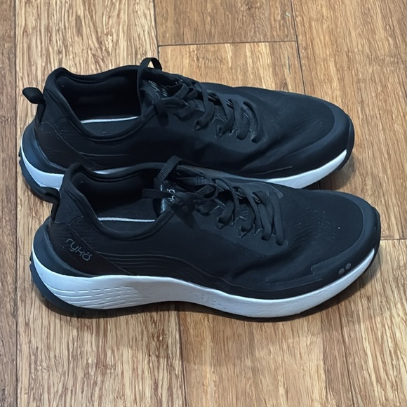 Ryka Kaya Black Walking Shoes, 7.5 - Picture 3 of 13
